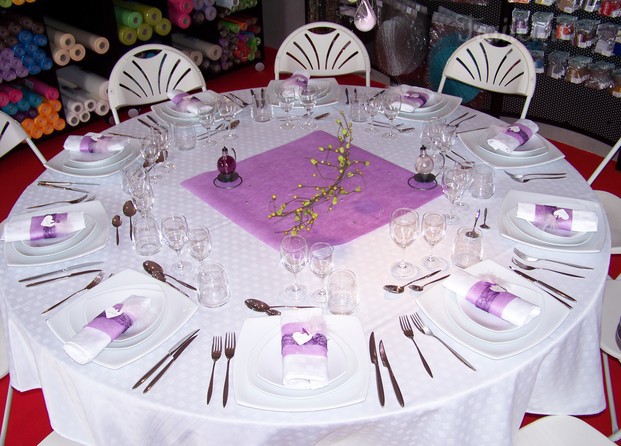 Table blanc et rose